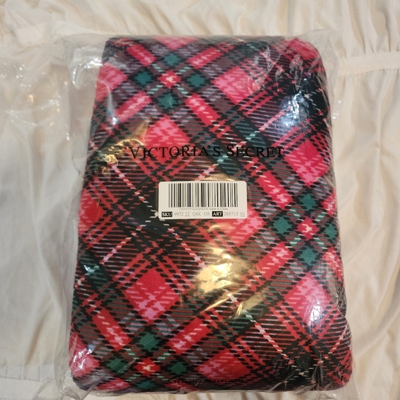 Victoria's Secret Other - Victoria's Secret Red And Green Sherpa Throw Blanket 50in X 60in NWT